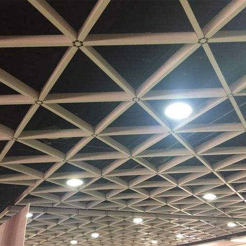 200X200鋁格柵吊頂?shù)膬?yōu)雅與實(shí)用 - 建筑材料深度解析